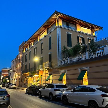 Hotel Regina フォルテ・デイ・マルミ エクステリア 写真