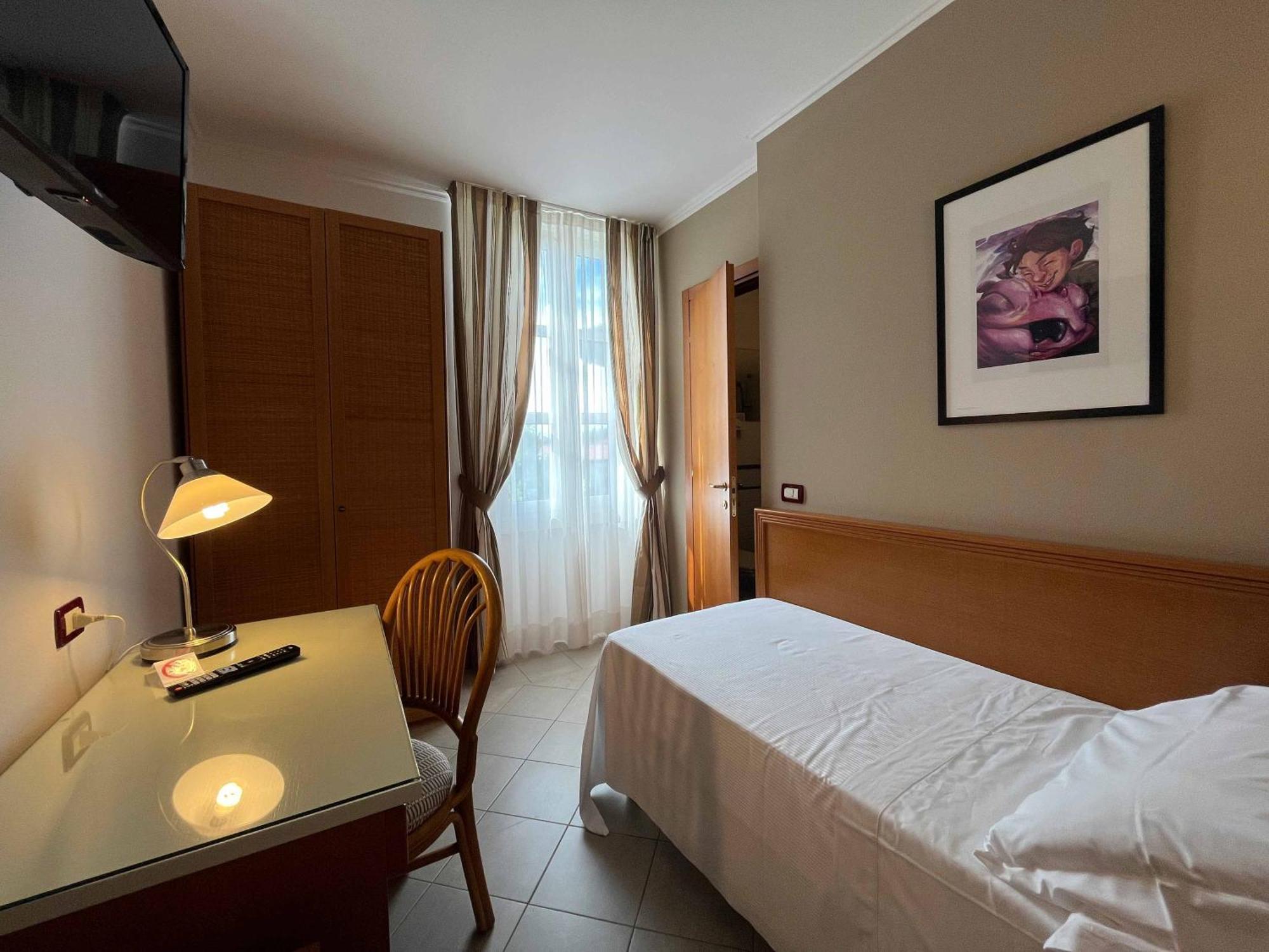 Hotel Regina フォルテ・デイ・マルミ エクステリア 写真