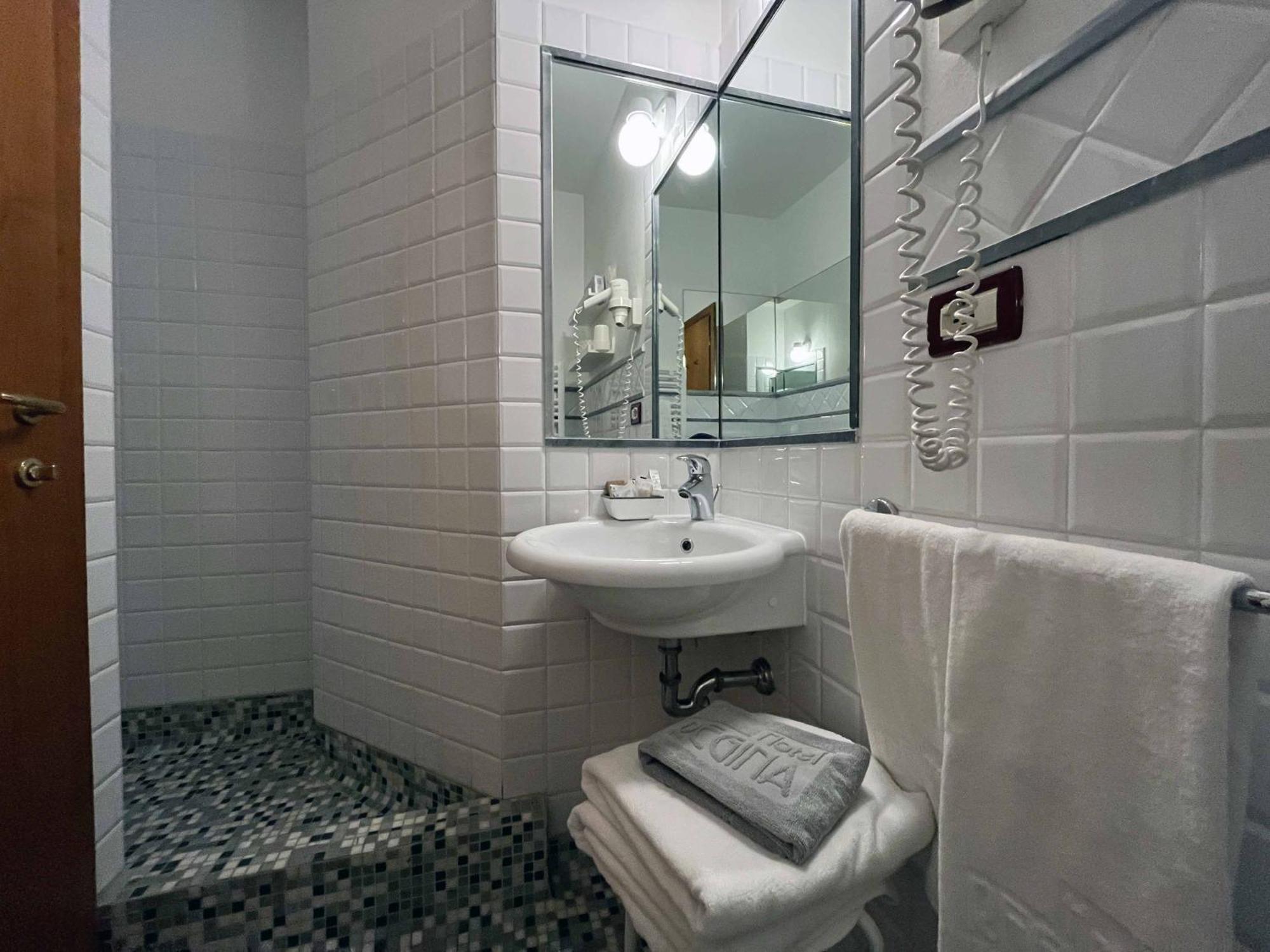 Hotel Regina フォルテ・デイ・マルミ エクステリア 写真